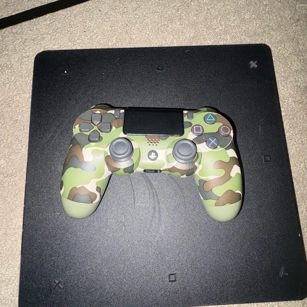 Ps4 with controller (including power cord and chargers) and 3 games